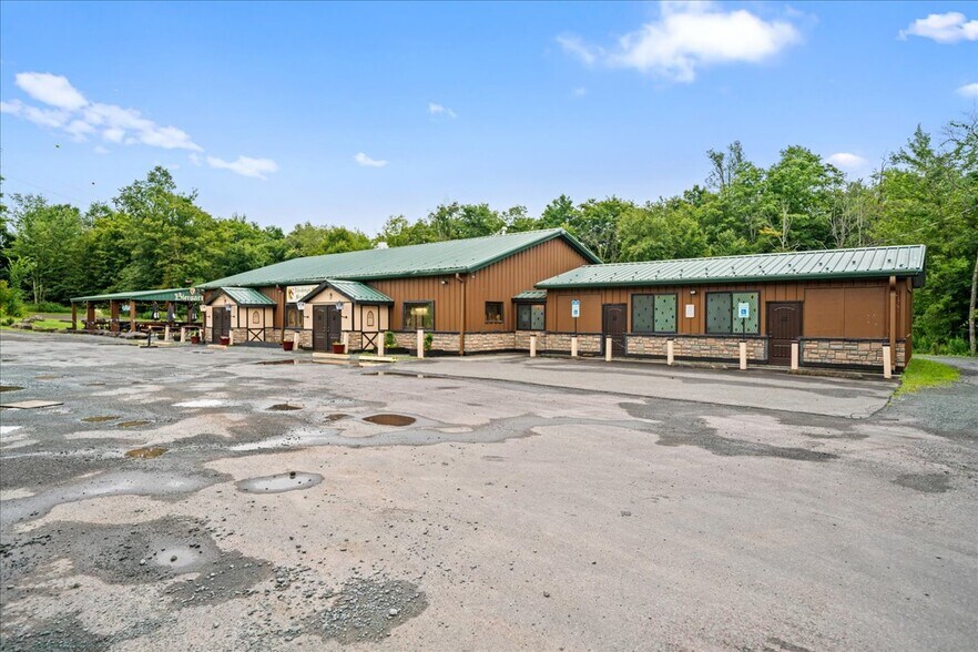 More Photos Of 2136 Lake Ariel Hwy, Lake Ariel Restaurant For Sale