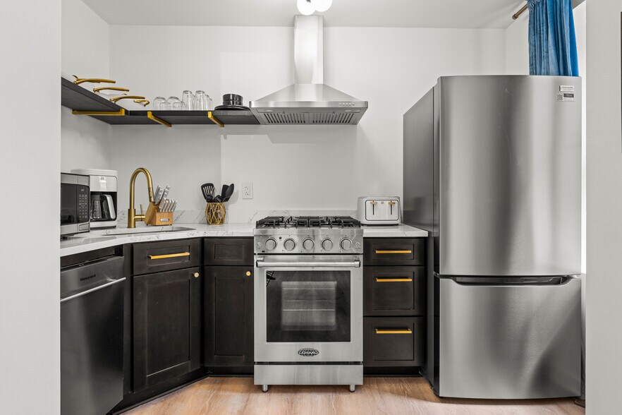 More Photos Of 9-13 Broadway St, Asheville Storefront Retail Office For Sale