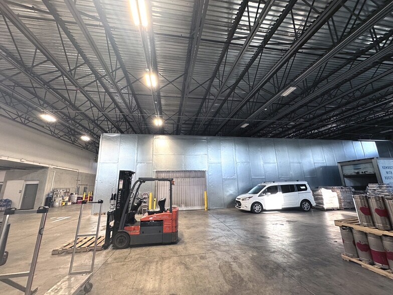 More Photos Of 750 N 17th St, St Charles Warehouse For Lease