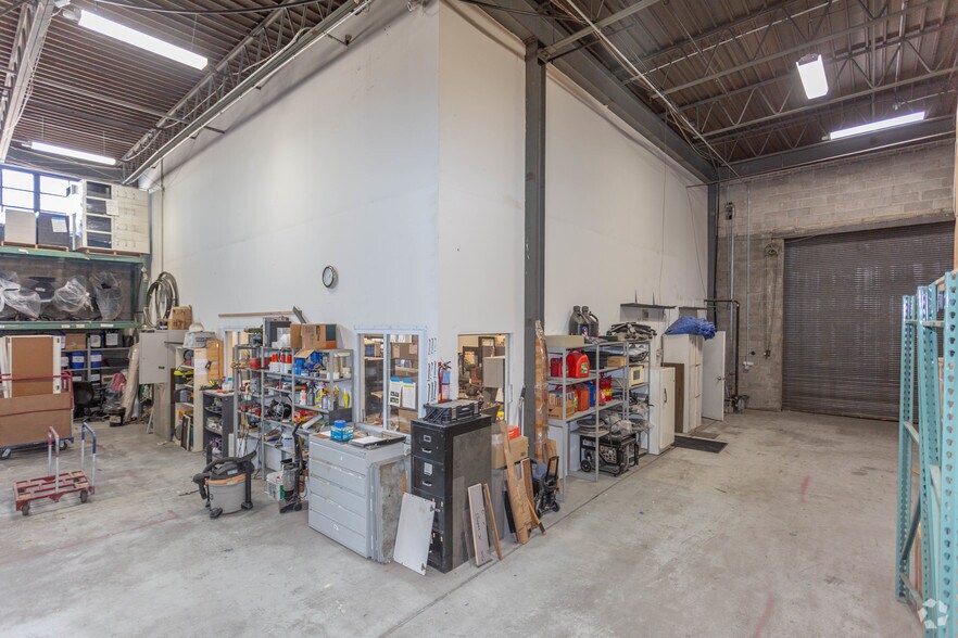 More Photos Of 170 Allen Blvd, Farmingdale Warehouse For Lease