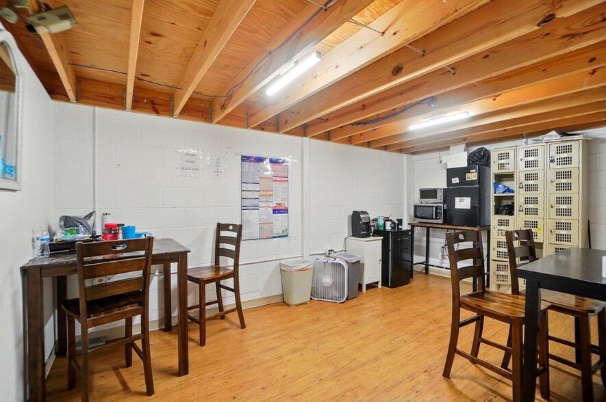 More Photos Of 50 Eswin St, Cincinnati Freestanding For Sale