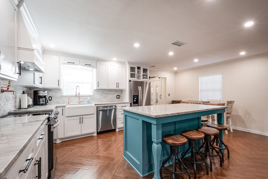 More Photos Of 11620 Fostoria Rd, Cleveland Office For Sale