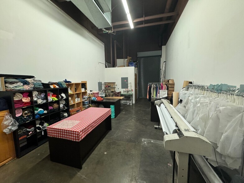 More Photos Of 1458 S San Pedro St, Los Angeles Freestanding For Sale