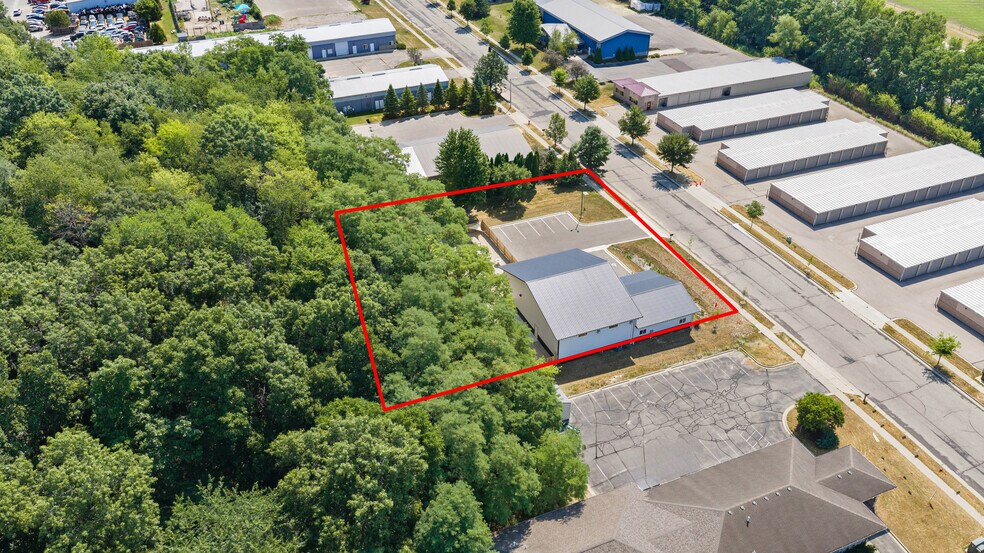More Photos Of 390 Progress Dr, Cottage Grove Veterinarian Kennel For Sale