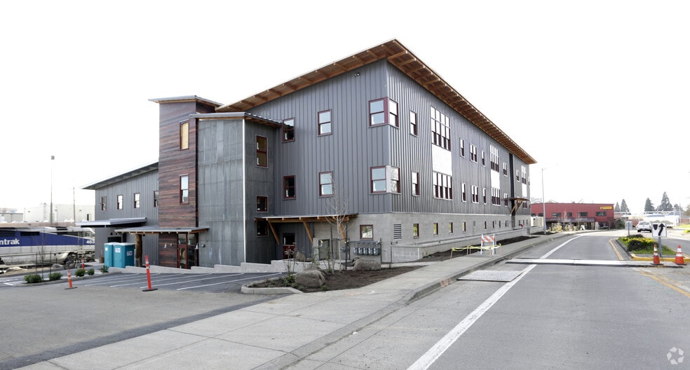 More Photos Of 120 Shelton McMurphey Blvd, Eugene Office For Lease