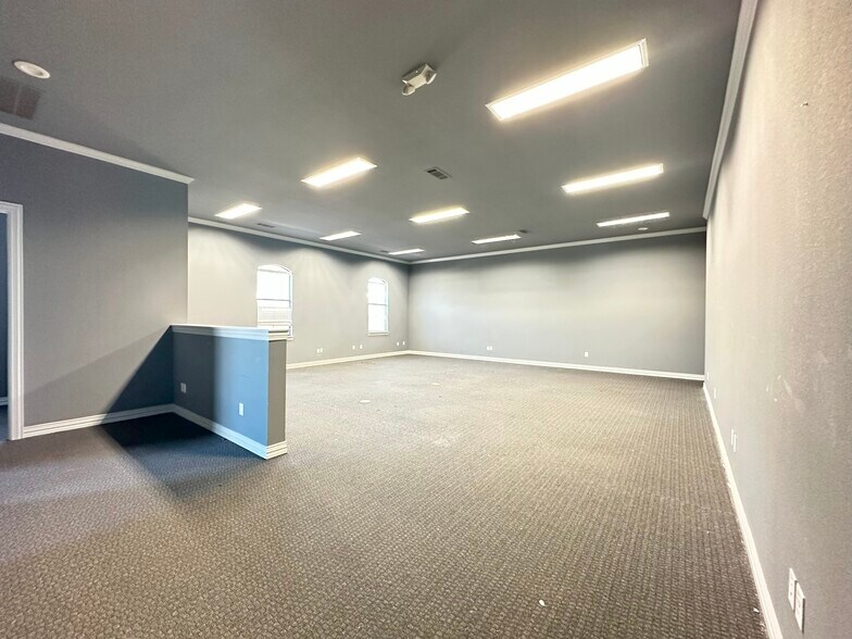 More Photos Of 8821 Davis Blvd, Keller Medical For Lease