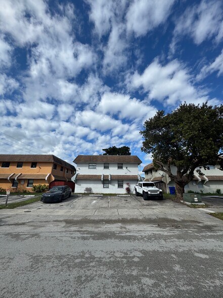 Primary Photo Of 1741 SW 40th Ter, Fort Lauderdale Apartments For Sale