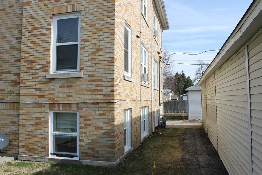 More Photos Of 423 Washington St, Monroe Apartments For Sale