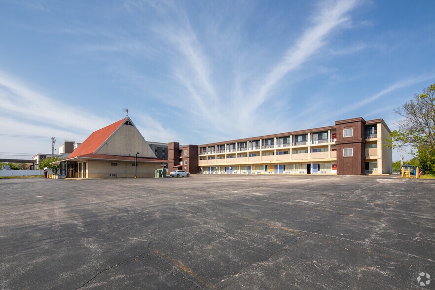 Primary Photo Of 4545 Woodson Rd, Saint Louis Hotel For Sale