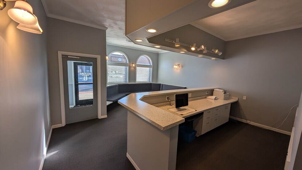 More Photos Of 11 W National Ave, Brazil Office For Sale