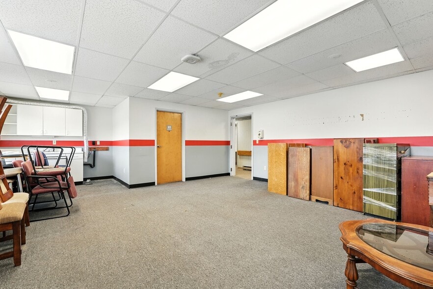 More Photos Of 185 West Ave, Ludlow Medical For Sale
