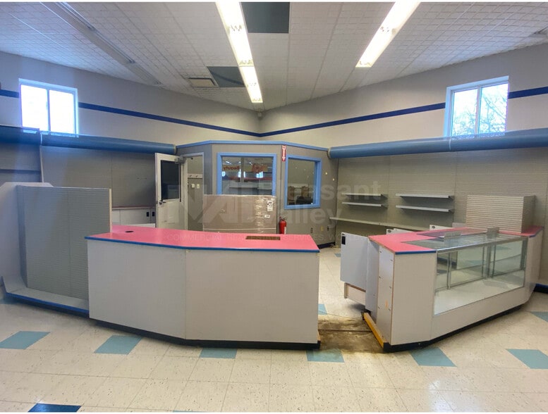 More Photos Of 267 N Main St, Wellington Freestanding For Lease