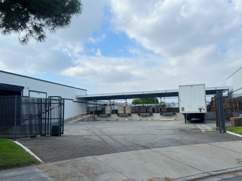 More Photos Of 1920 S Augusta Ct, Ontario Warehouse For Lease