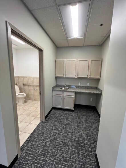 More Photos Of 6845 20th Ave, Centerville Industrial For Lease