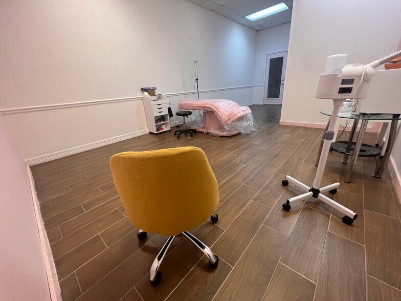 More Photos Of 15327 Gulf Fwy, Houston Unknown For Lease