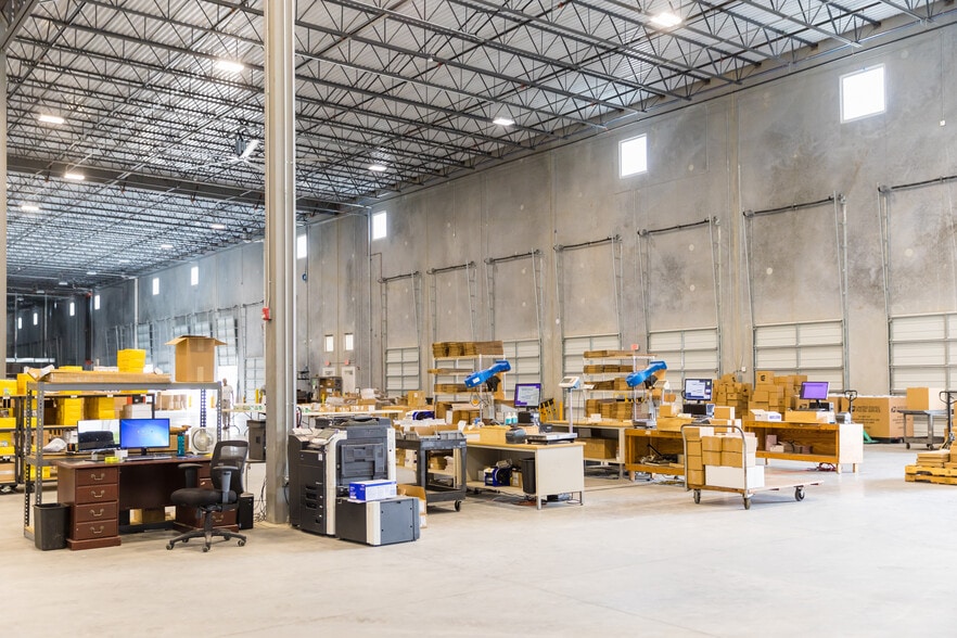 More Photos Of 16240 Airport Park Dr, Fort Myers Distribution For Lease