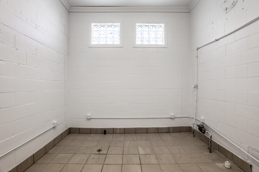 More Photos Of 502 S Keystone Ave, Indianapolis Light Manufacturing For Lease