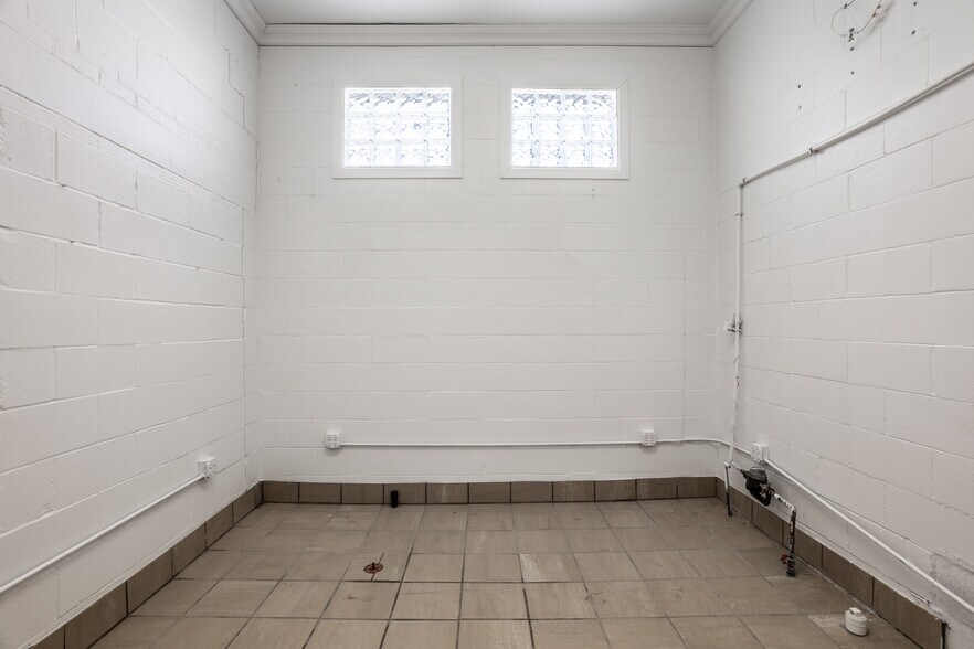 More Photos Of 502 S Keystone Ave, Indianapolis Light Manufacturing For Sale