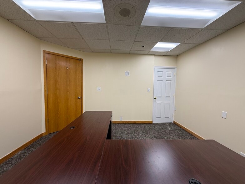 More Photos Of 33 Bartlett St, Lowell Medical For Lease