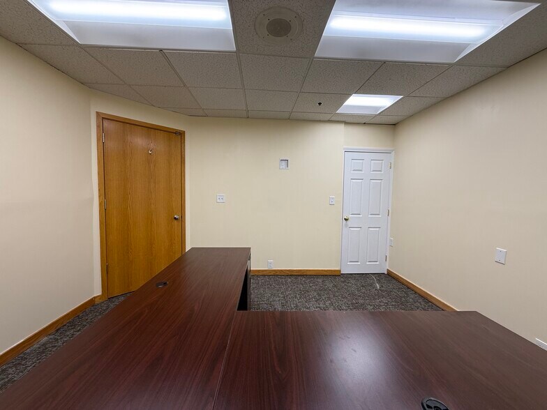 More Photos Of 33 Bartlett St, Lowell Medical For Lease