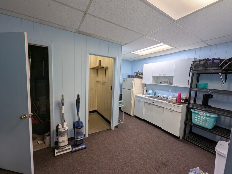 More Photos Of 8202-8226 N University St, Peoria Light Distribution For Lease