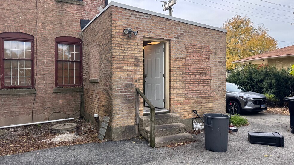 More Photos Of 125 N Main St, Burlington Storefront Retail Residential For Sale