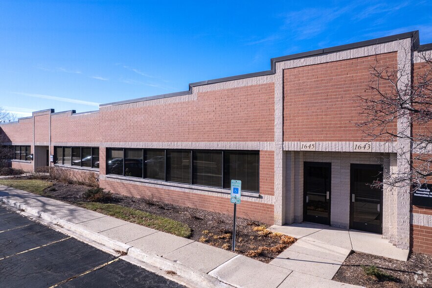 More Photos Of 1530-1558 Barclay Blvd, Buffalo Grove Unknown For Lease