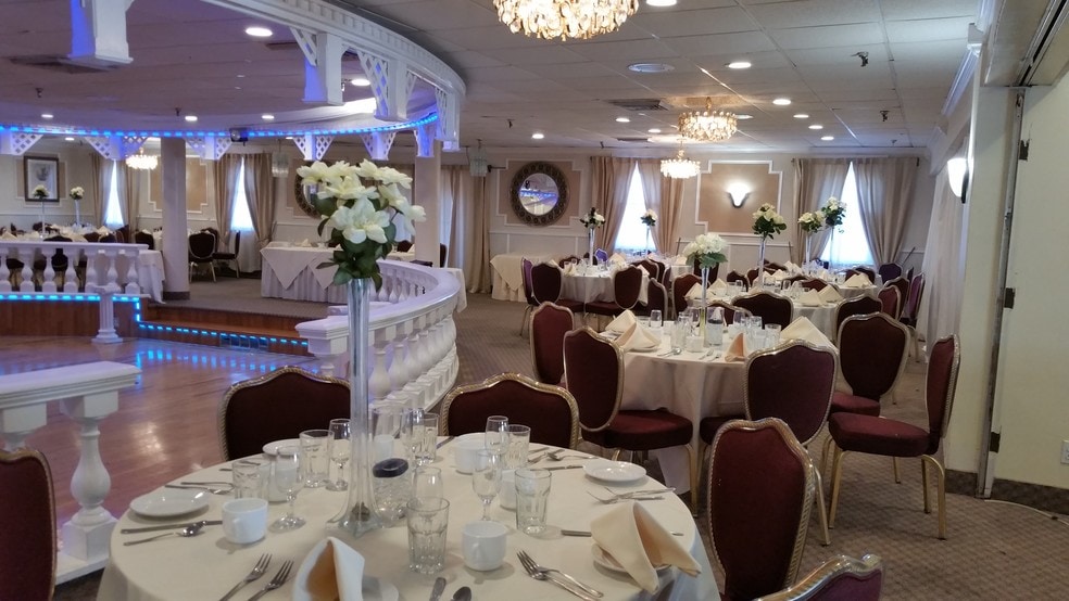 More Photos Of 423 Broadway, Ulster Park Restaurant For Sale