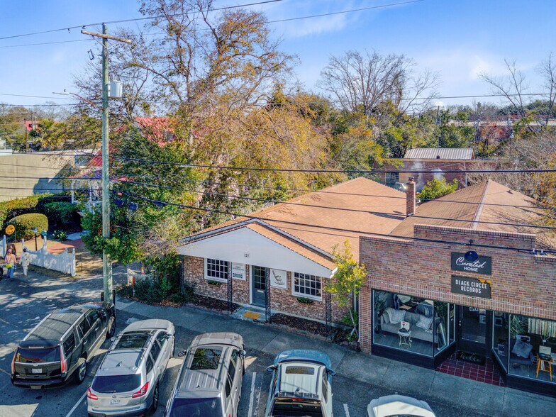 More Photos Of 123 S Cedar St, Summerville Storefront For Lease