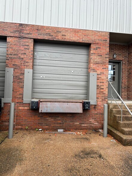 More Photos Of 2602-2604 Grissom Dr, Nashville Warehouse For Lease