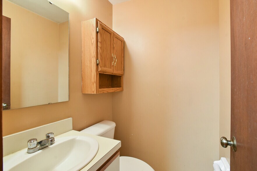 More Photos Of 953 Lane Ave S, Jacksonville Medical For Lease