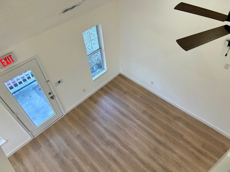 More Photos Of 1477 S 8th St, Fernandina Beach Office For Lease