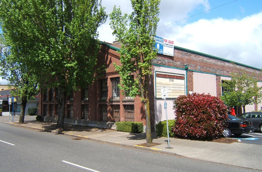 More Photos Of 2705 E Burnside St, Portland Office For Lease