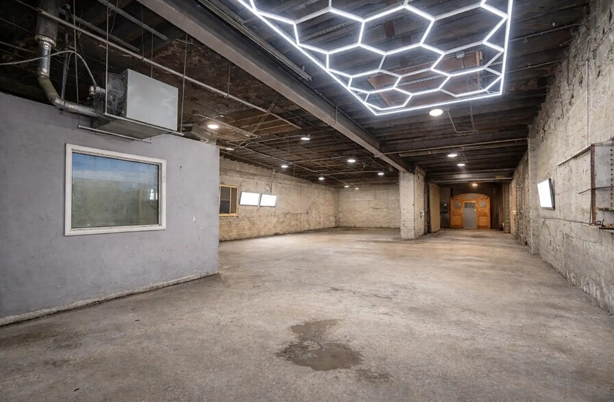 More Photos Of 1794 E 49th St, Brooklyn Auto Repair For Sale