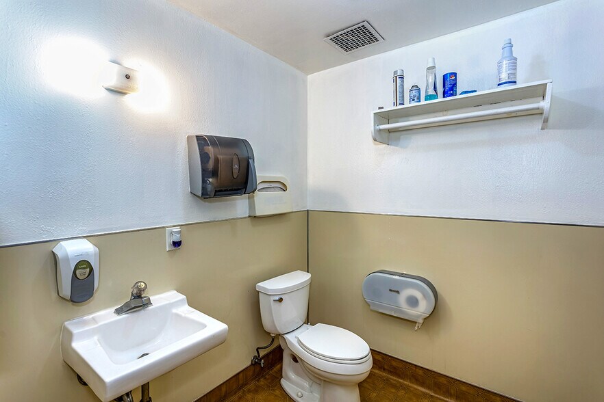 More Photos Of 12561-12563 Persing Dr, Whittier Showroom For Sale