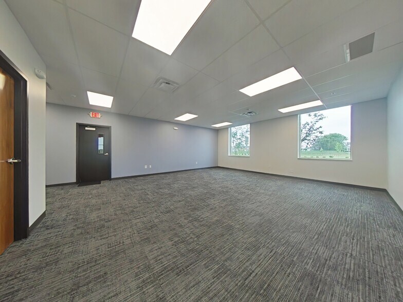 More Photos Of 5670 Aurora Way, McCordsville Warehouse For Lease