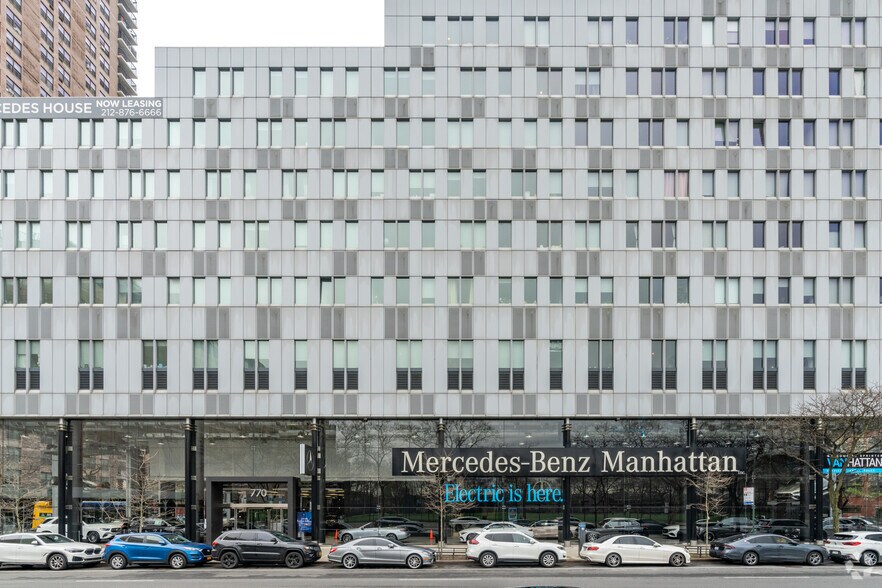 More Photos Of 555 W 53rd St, New York Apartments For Lease