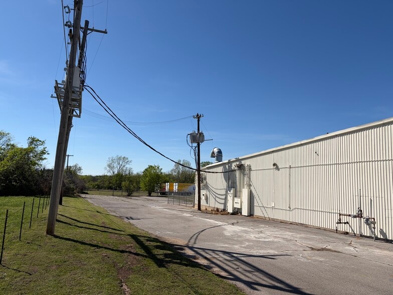 More Photos Of 3248 N Sheridan Rd, Tulsa Warehouse For Sale
