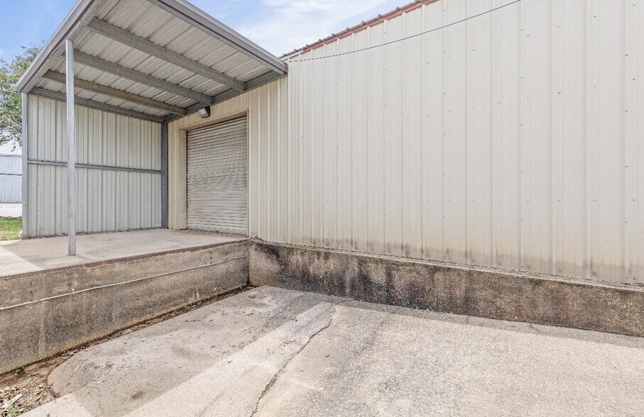 More Photos Of 116 Eunice St, Lafayette Industrial For Sale