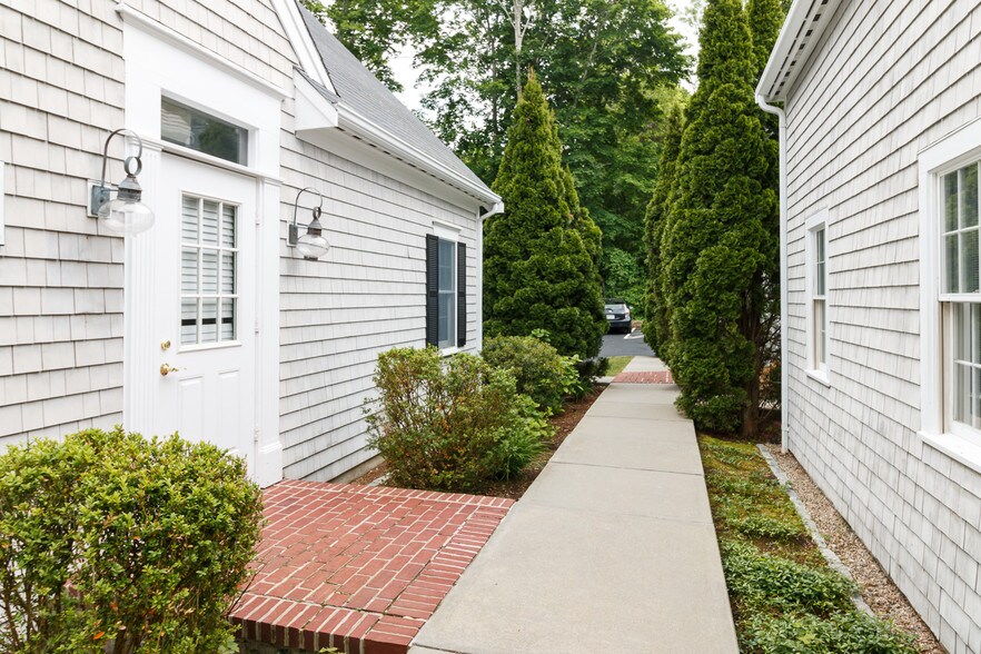 More Photos Of 683 Main St, Osterville Office For Sale