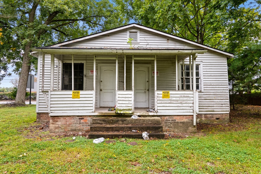 More Photos Of 226 E Main St, Sevierville Freestanding For Sale