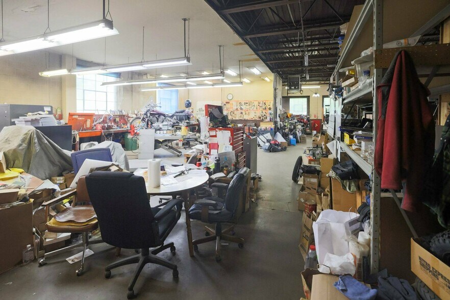 More Photos Of 4215 E Lake St, Minneapolis Freestanding For Sale