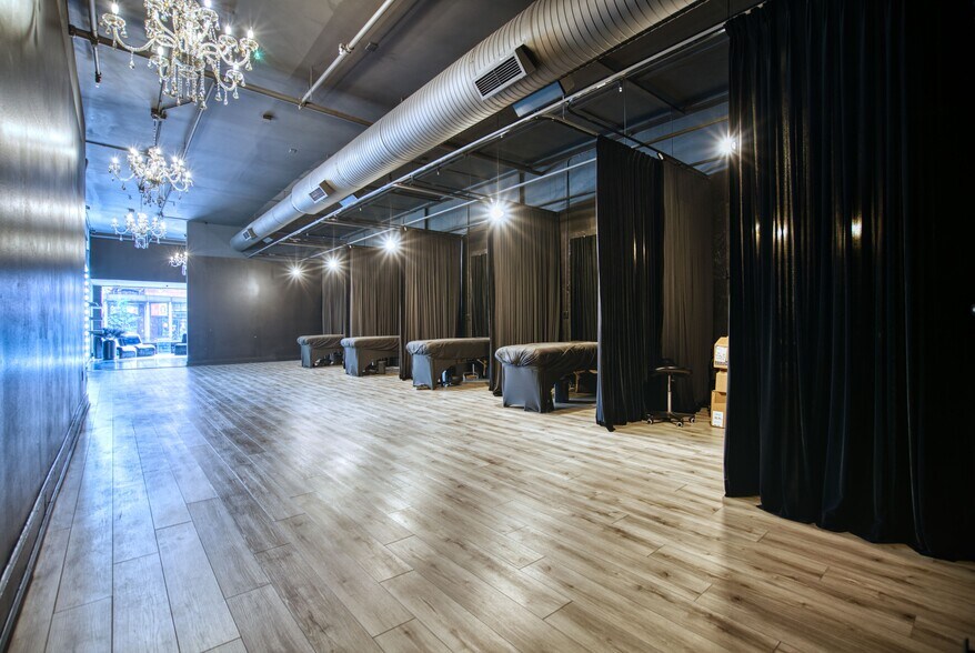 Primary Photo Of 2027-2035 Broadway, Boulder General Retail For Sale