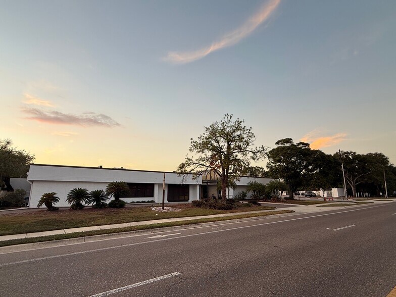 More Photos Of 4555 S Manhattan Ave, Tampa Hospital For Sale
