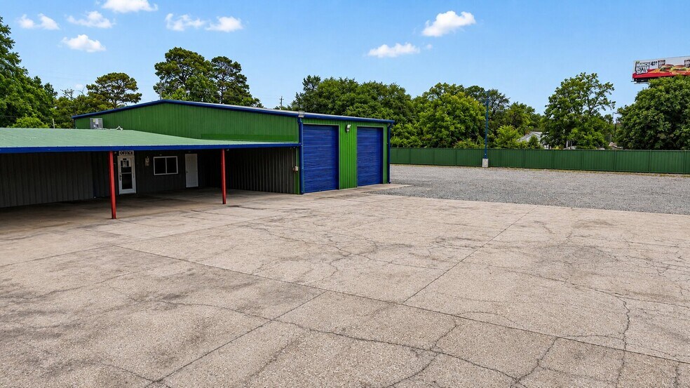 More Photos Of 9024 Eastex Fwy, Houston Auto Repair For Sale