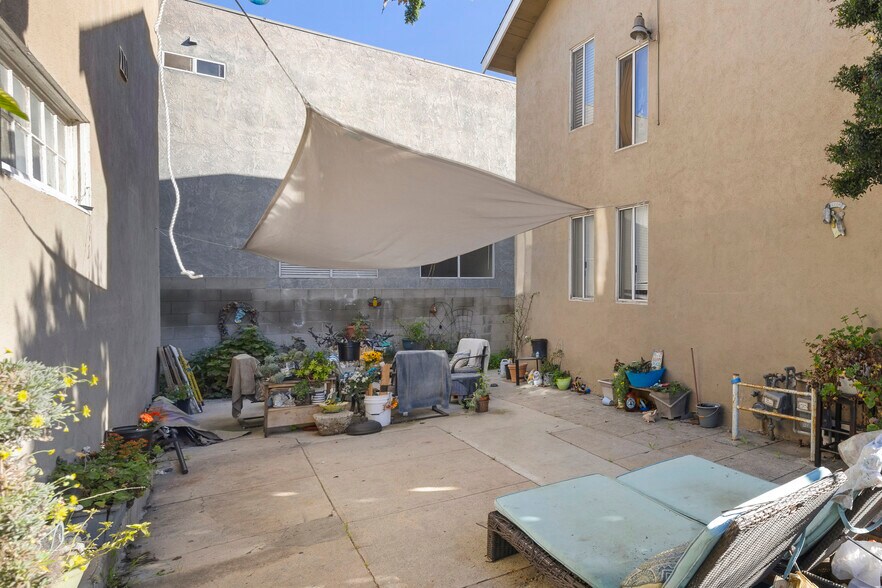 More Photos Of 522 N Centre St, San Pedro Apartments For Sale