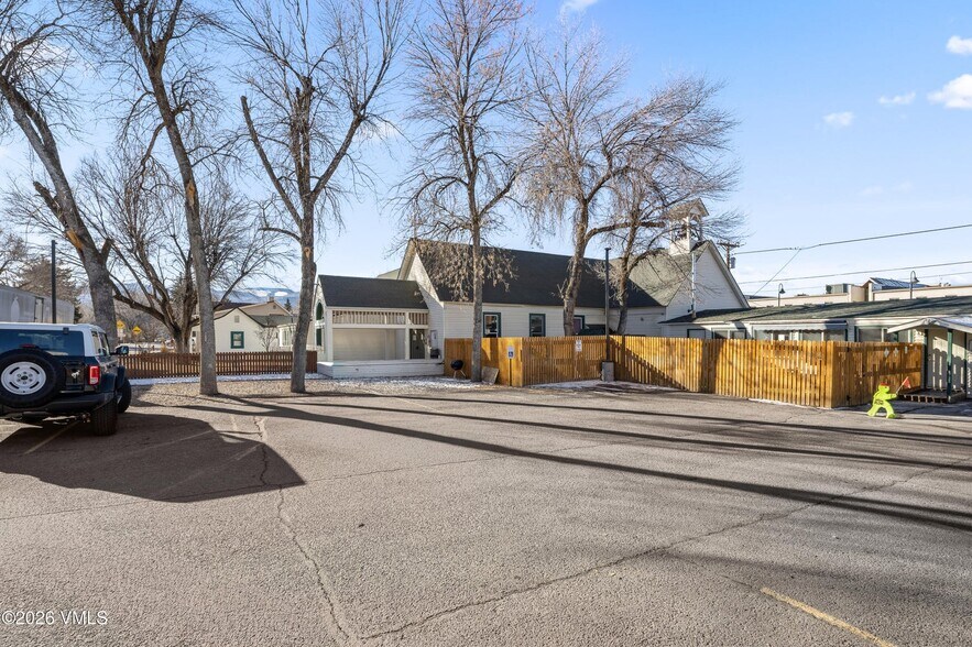 More Photos Of 215 Capitol Street, Eagle Land For Sale