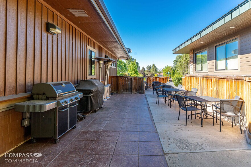 More Photos Of 2464 SW Glacier Pl, Redmond Office For Sale