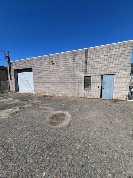 Primary Photo Of 43 Grant St, Stratford Warehouse For Lease