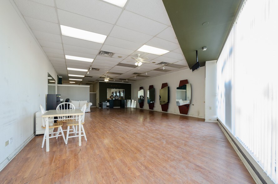 More Photos Of 9517-9519 N Milwaukee Ave, Niles Unknown For Lease